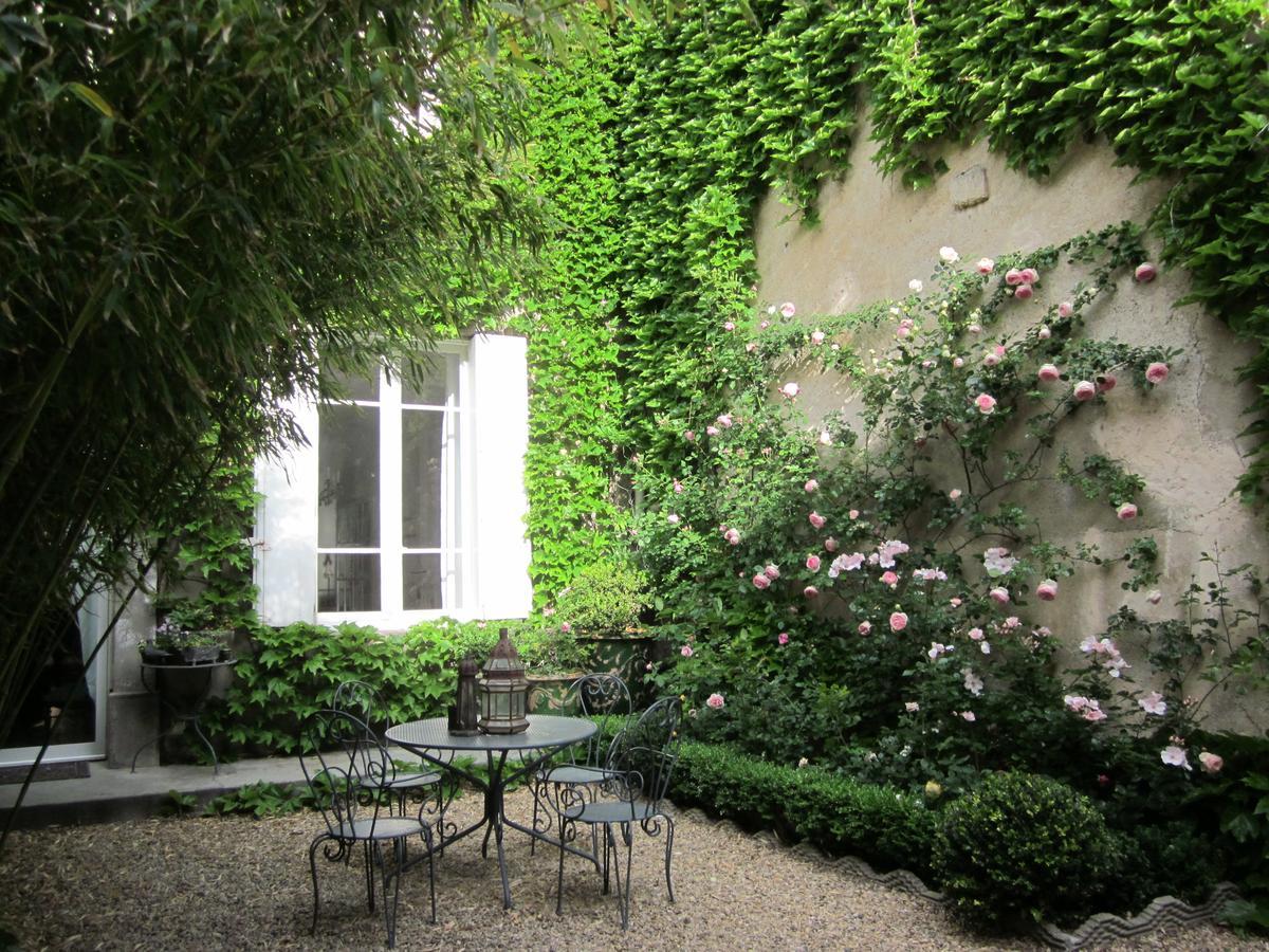 Le Logis Blanc Bed&Breakfast Coursan Kültér fotó